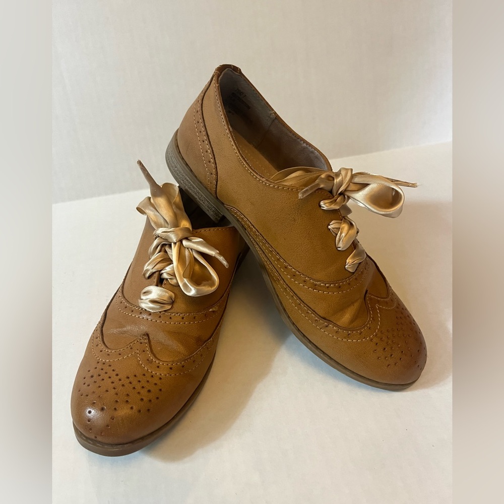 White Mountain Tan Wingtip Flats with Ribbon Laces